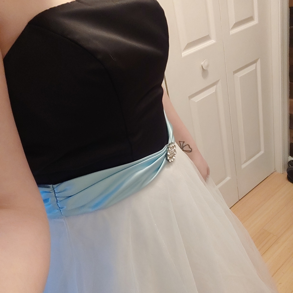 Prom Dress - Picture 7 of 8
